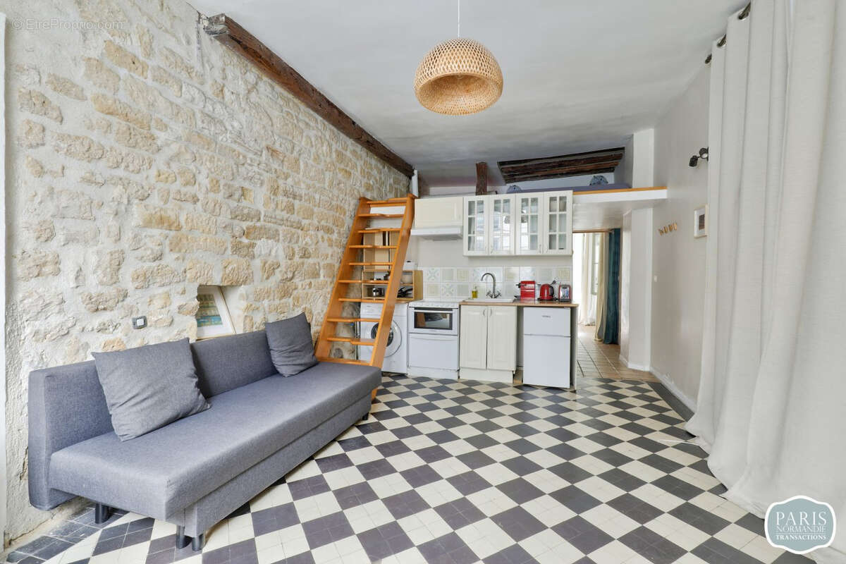 Appartement à PARIS-1E