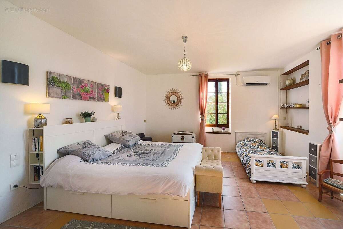 Jolie propriété de caractère à proximité de Lauzerte - Maison familiale ou double habitation sur 2 912 m² - photo 8