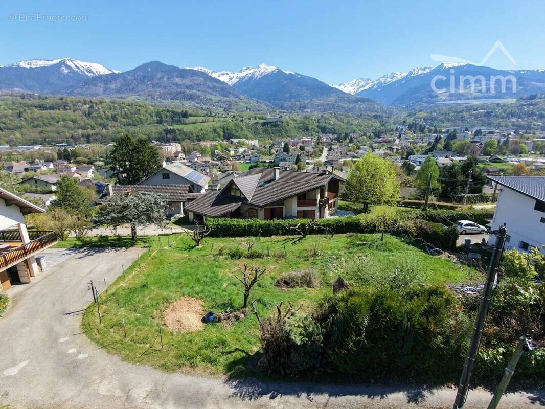 Terrain à LA ROCHETTE