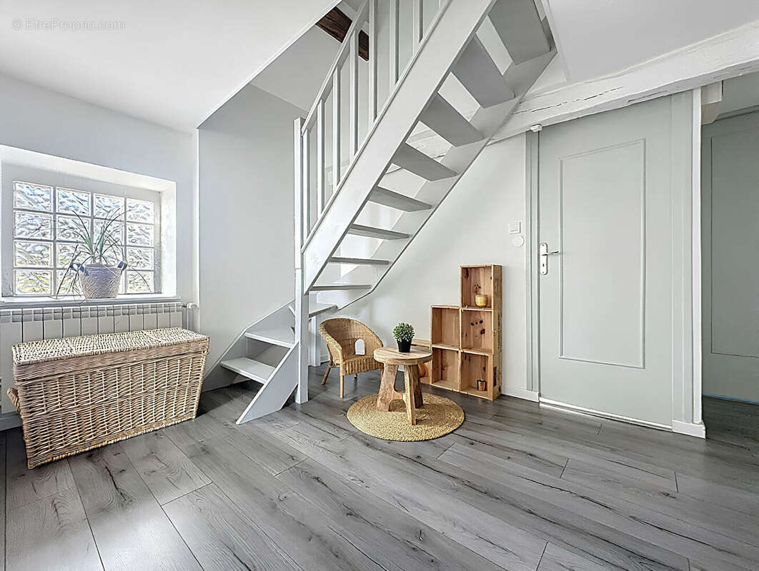Maison type longère énovée avec dépendances. - photo 8