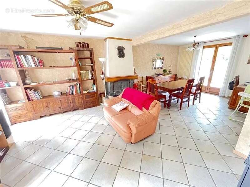 Maison à SAINTE-GENEVIEVE-DES-BOIS