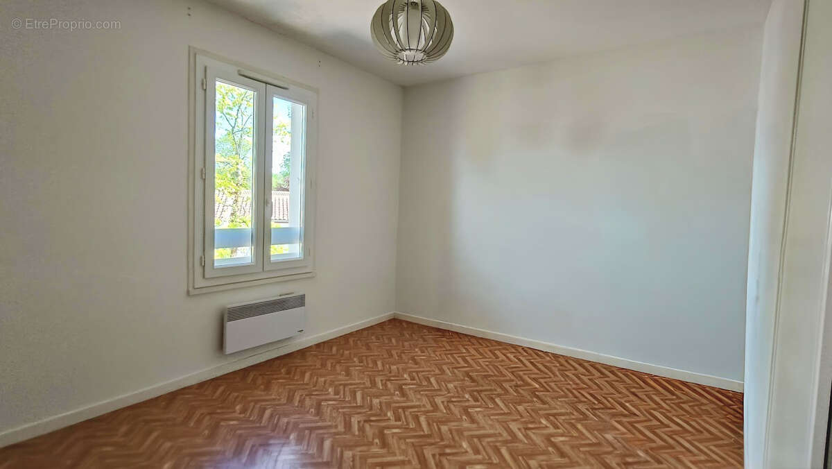 Maison à SAINT-SEURIN-DE-CURSAC