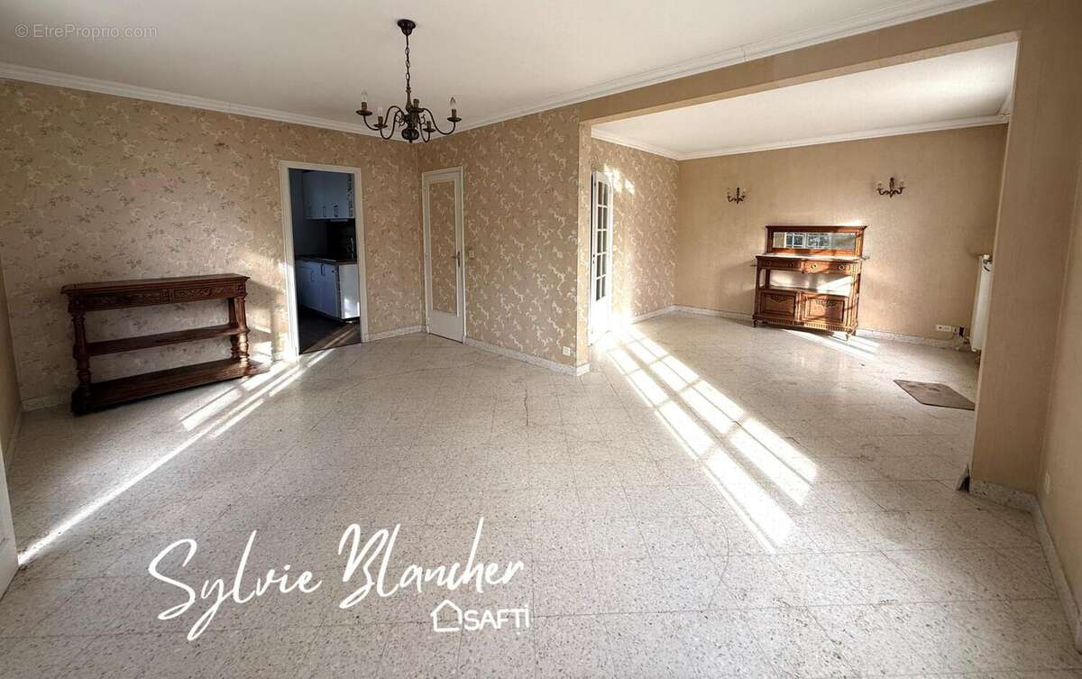 Photo 2 - Maison à FONTAINE-ETOUPEFOUR
