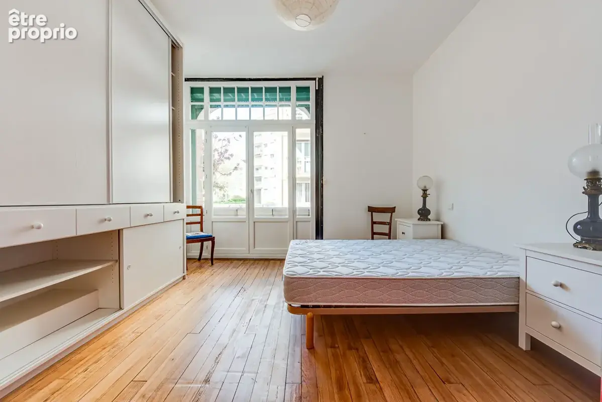 BIARRITZ /CENTRE - Appartement de caractère avec terrasse, garage et cave - photo 9