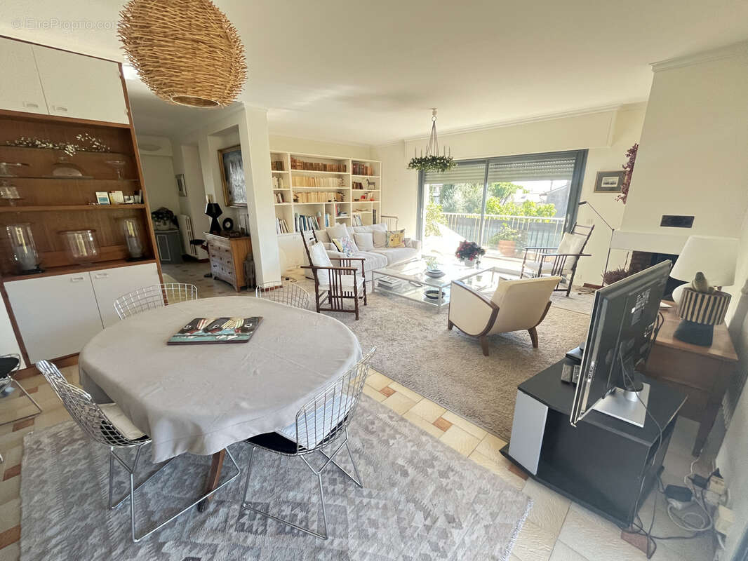 Appartement à VALLAURIS