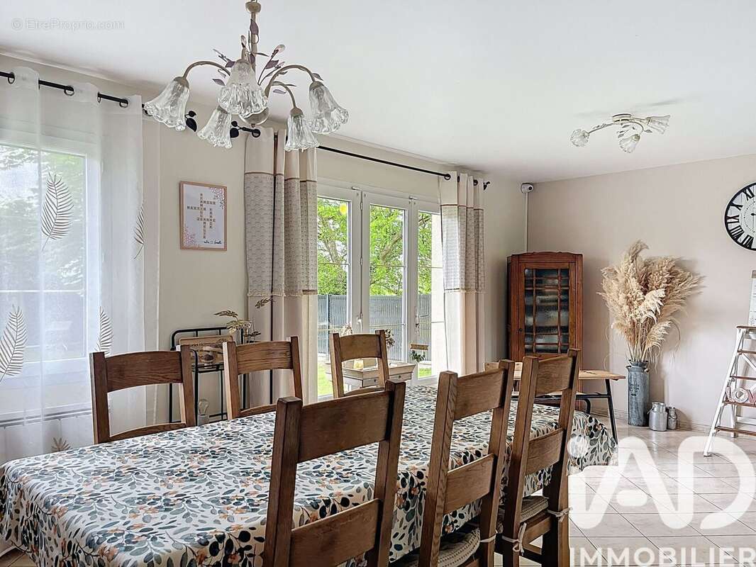 Photo 5 - Maison à ETREPAGNY