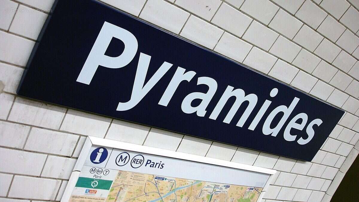 Autre à PARIS-2E