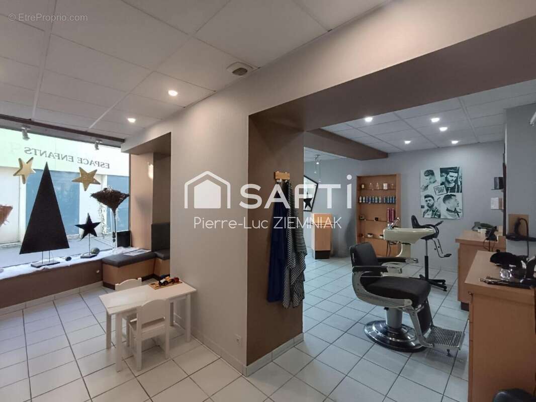 Photo 2 - Commerce à MESLAY-DU-MAINE