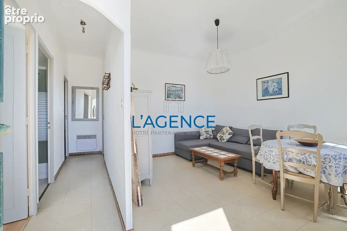 Port de carqueiranne - maison de caractere avec terrain + garage - photo 12