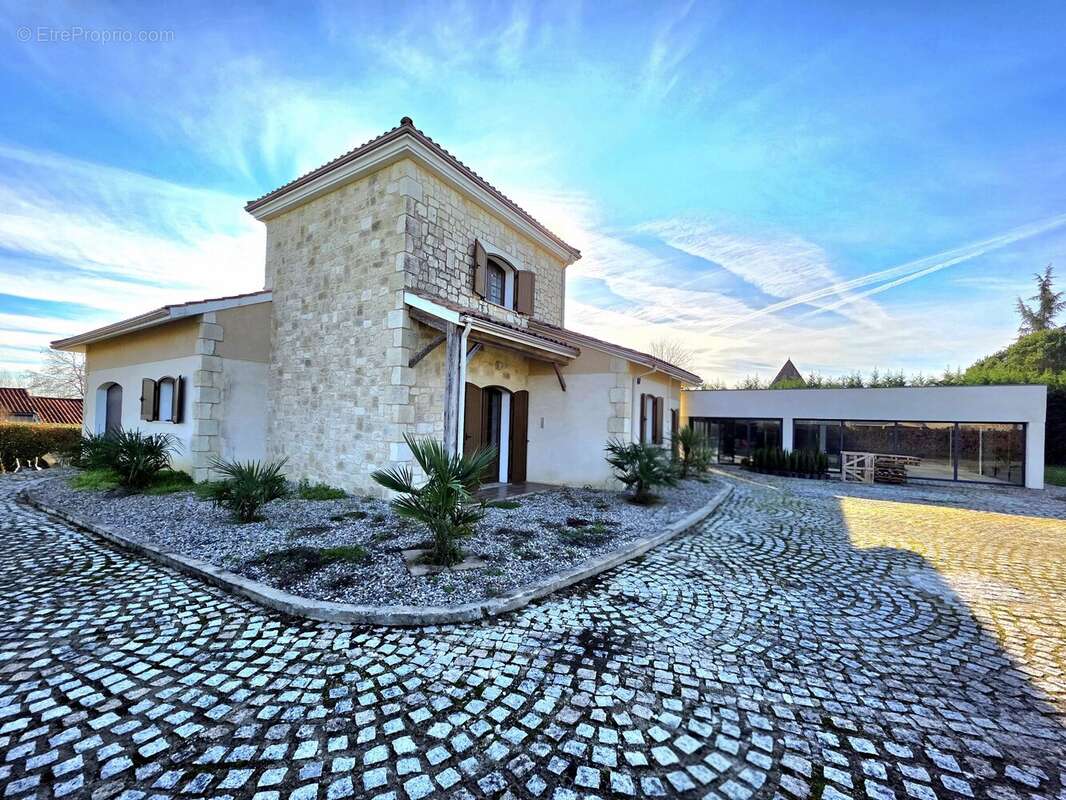 Maison à CASTILLONNES