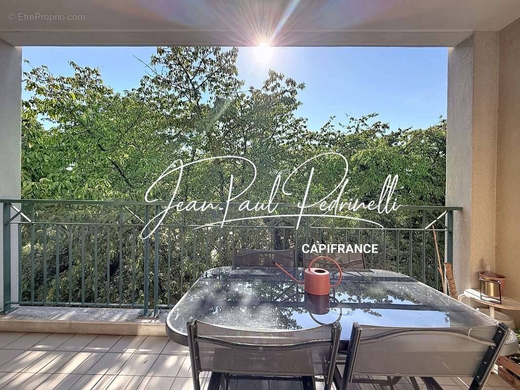 Tassin-la-Demi-Lune - Appartement 2 pièces de 48 m² avec balcon, parking privatif et cave - résidence sécurisée récente - photo 2