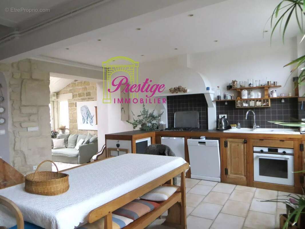 Maison à LE MESNIL-LE-ROI