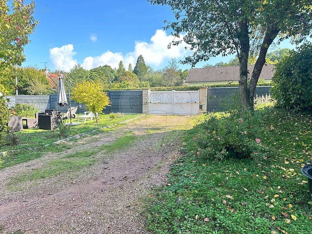 Maison à VARENNES-VAUZELLES