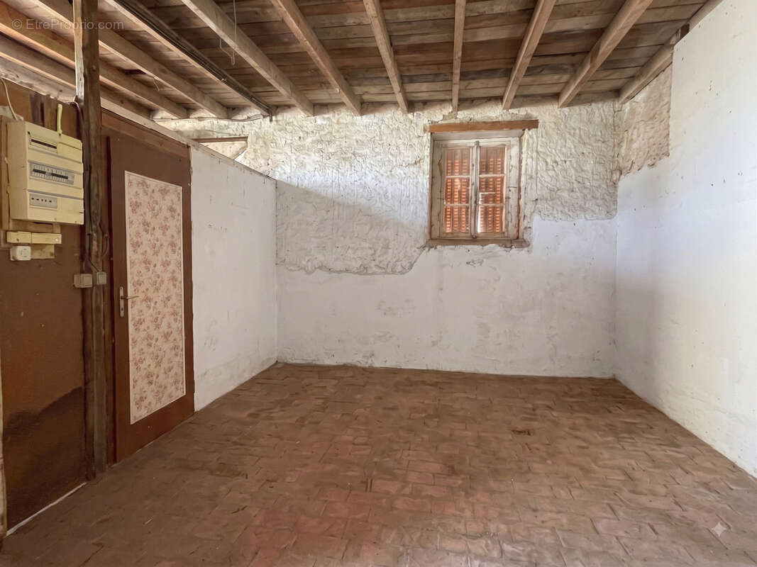 Grande grange de plain-pied au cœur de Fay-aux-Loges - photo 5