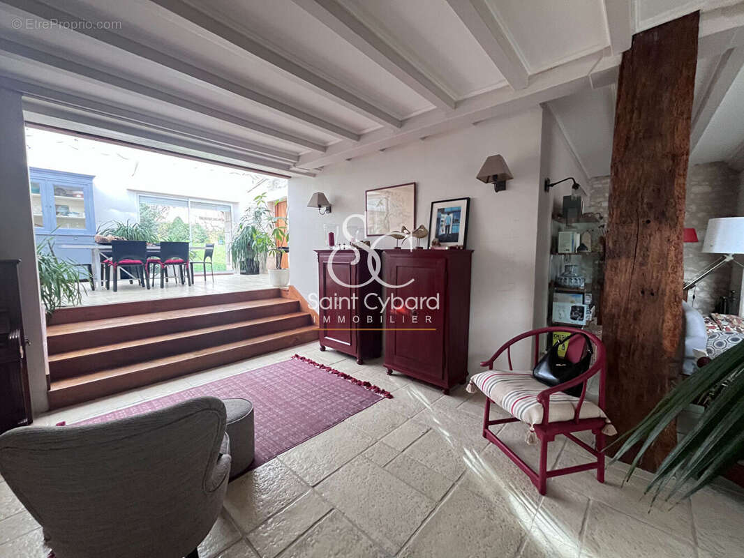 Maison Charentaise à vendre à Champniers - 5 chambres - photo 3