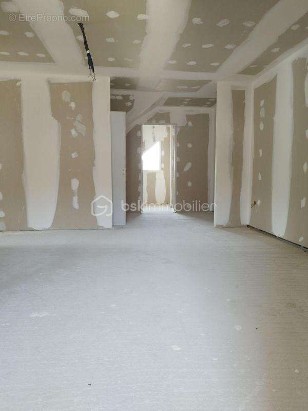 Maison neuve à terminer – 135 m² habitables + 113 m² de sous-sol – Quartier recherché des Marais - photo 14