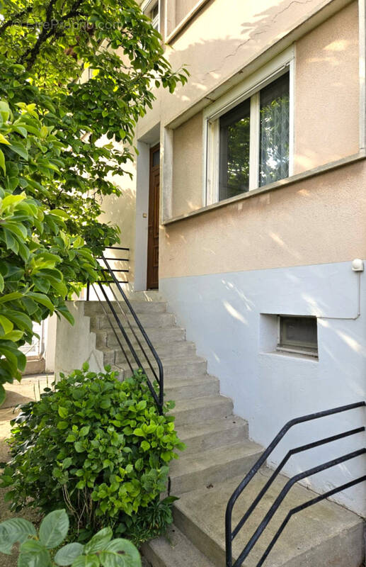 Maison à ONET-LE-CHATEAU