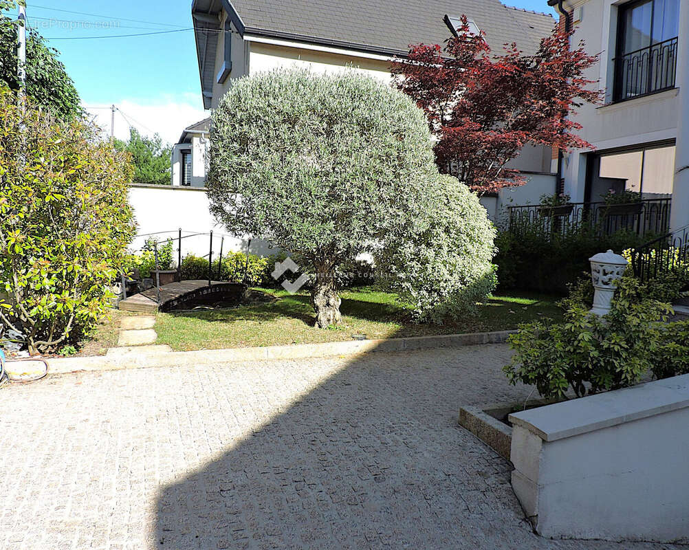Maison à CHAMPS-SUR-MARNE