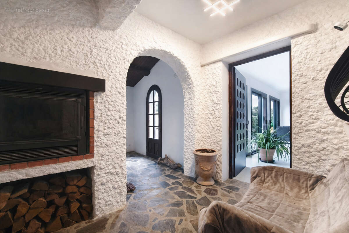 Maison à SAINT-LAURENT-DE-LA-SALANQUE