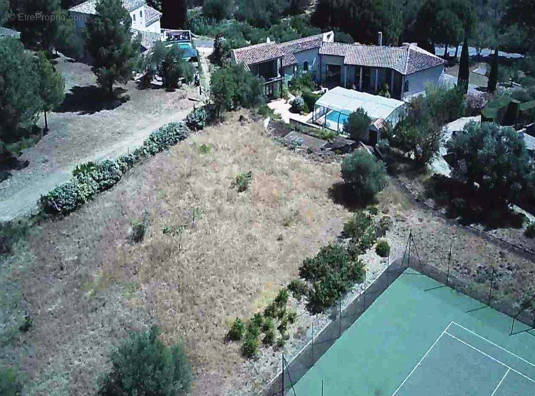 Maison à MONTOULIERS