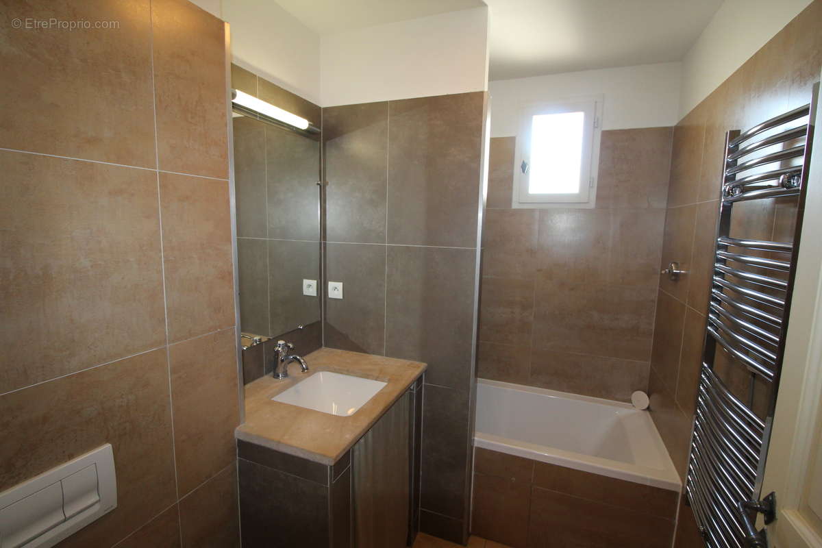 Maison à SAINT-LAURENT-DE-LA-CABRERISSE