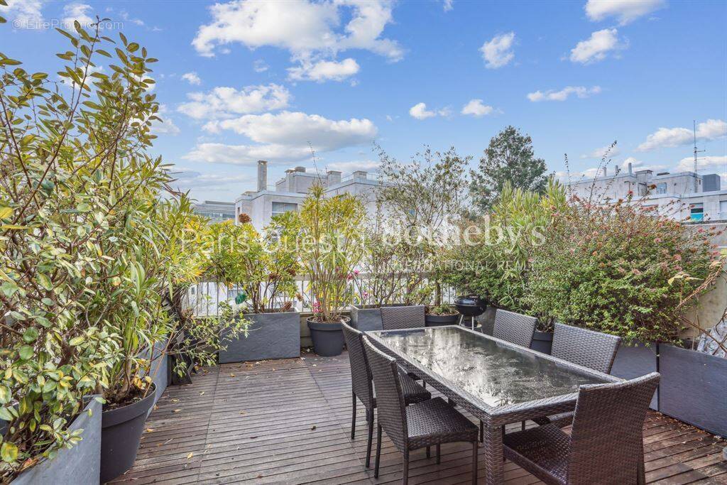 Appartement à NEUILLY-SUR-SEINE