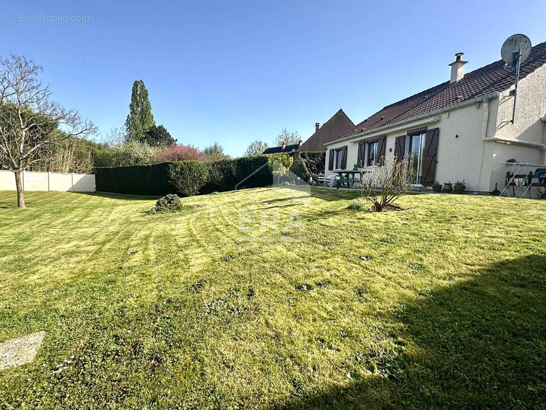 Maison à VILLENEUVE-LA-GUYARD