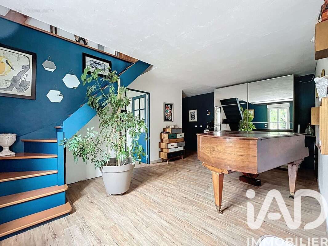 Maison 251 m² à Saint-Regle  - photo 5