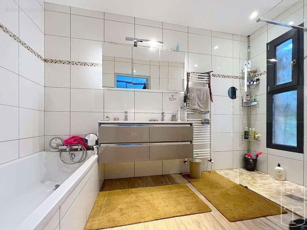 Appartement à AUBENAS