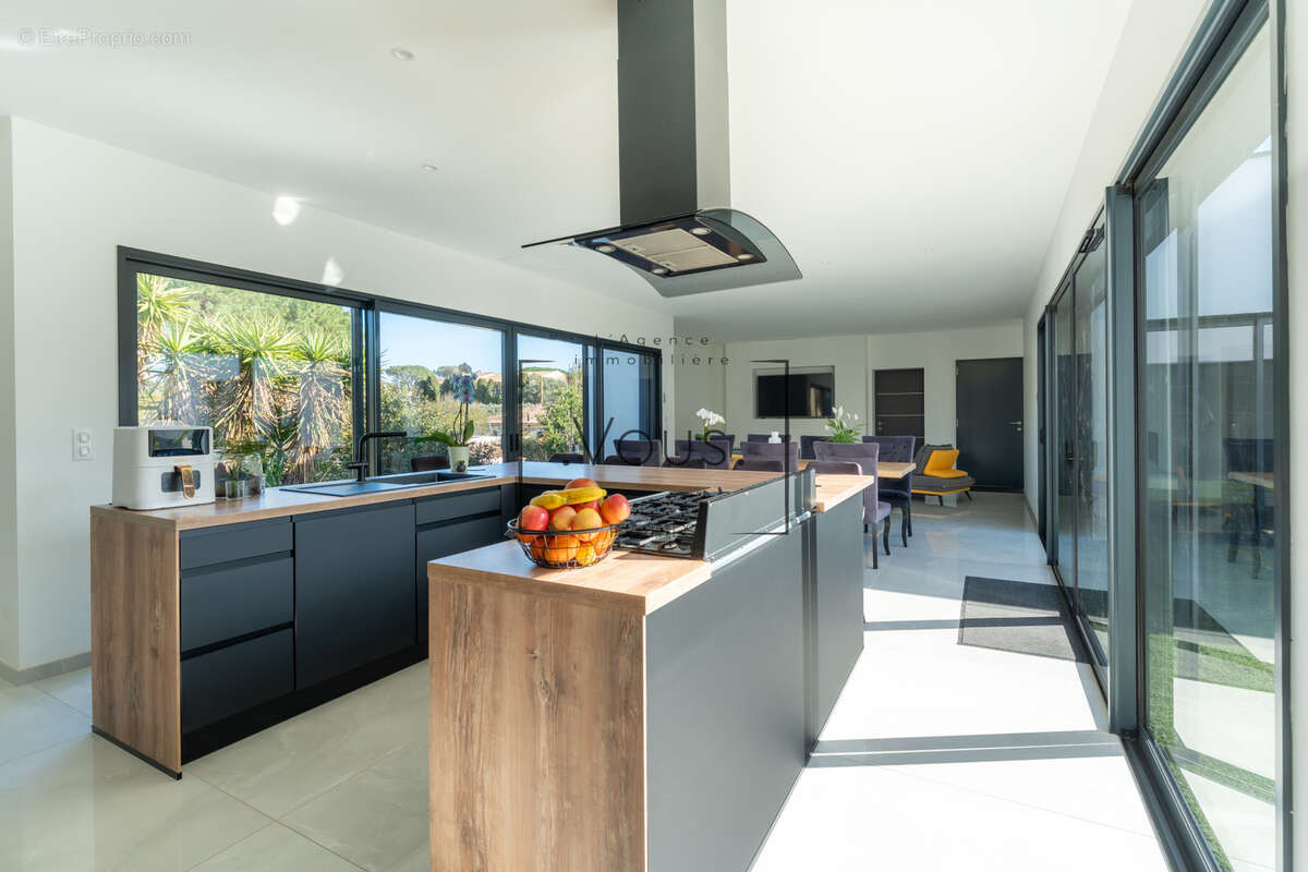 Maison à ROQUEBRUNE-SUR-ARGENS