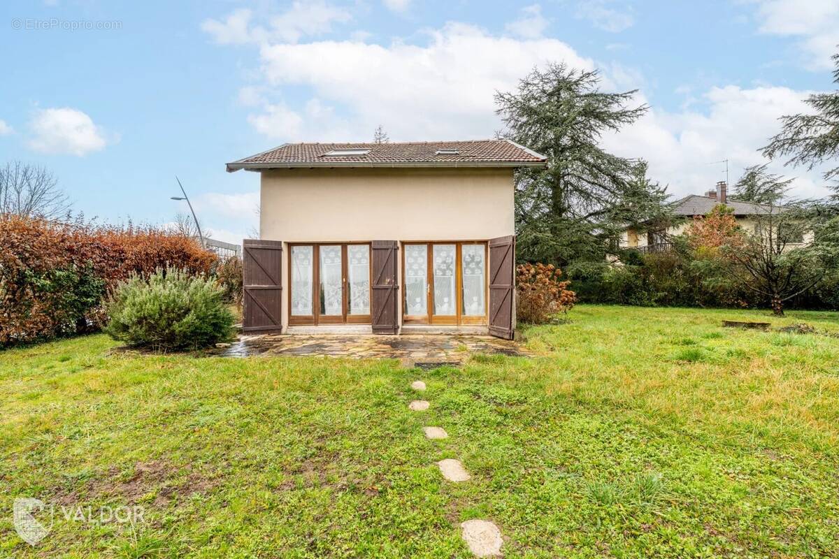 Maison à LA TOUR-DE-SALVAGNY