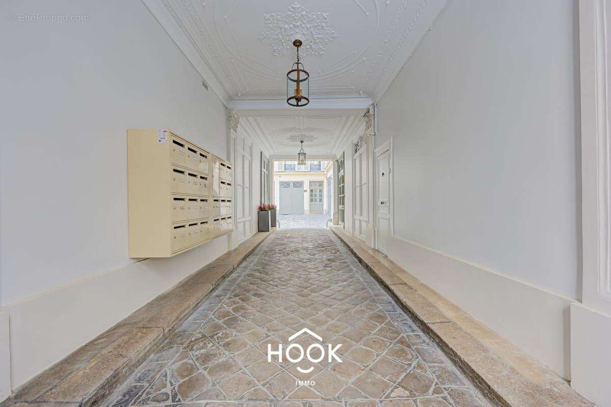 Appartement à PARIS-8E