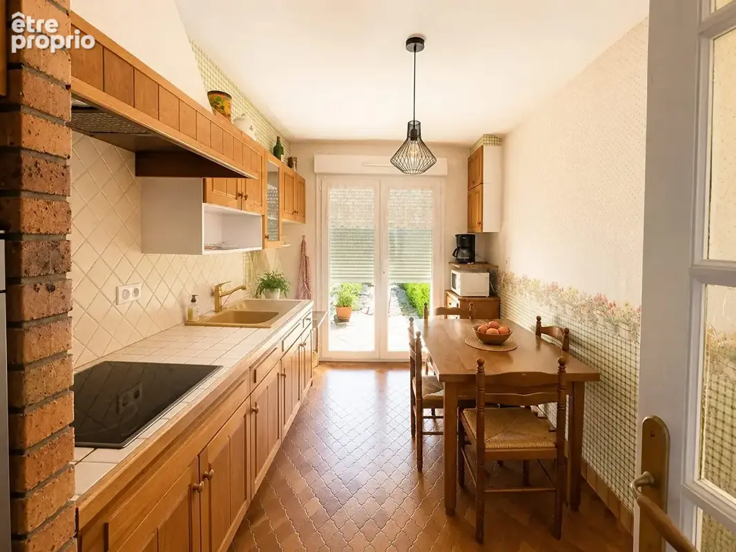 Maison à rénover avec dépendance aménagée sur plus de 1 000 m² de terrain - photo 9