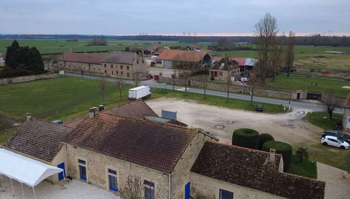 Commerce à LE CHATELET-EN-BRIE