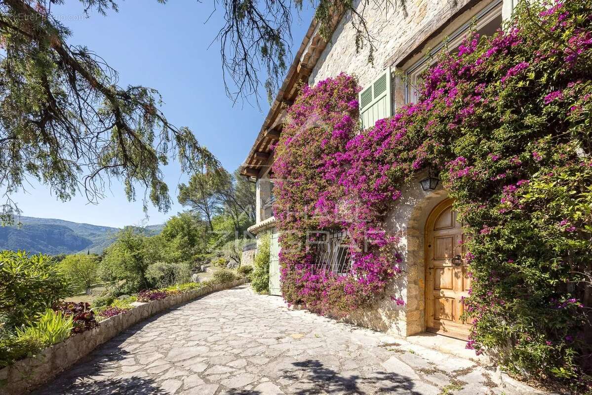 Maison à TOURRETTES-SUR-LOUP