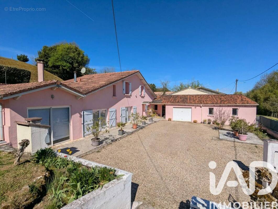 Photo 1 - Maison à SAINT-AIGULIN