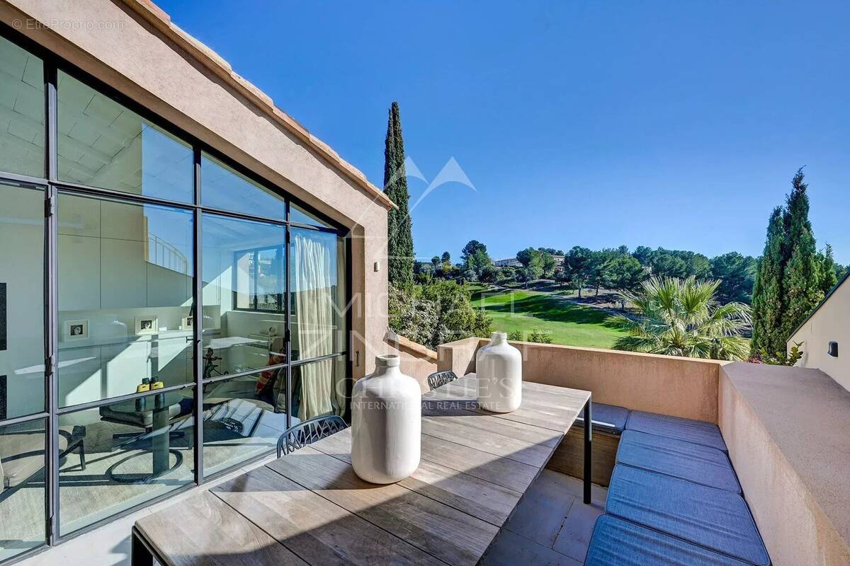 Maison à SAINT-CYR-SUR-MER