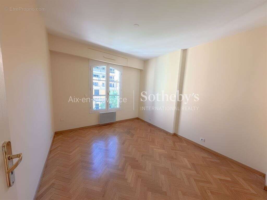 Cours Mirabeau – Appartement 104 m² avec 3 chambres, 2 balcons, parking privatif, cave et ascenseur - photo 11