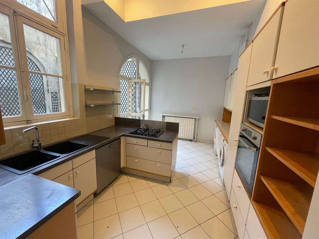 Appartement à PARIS-4E