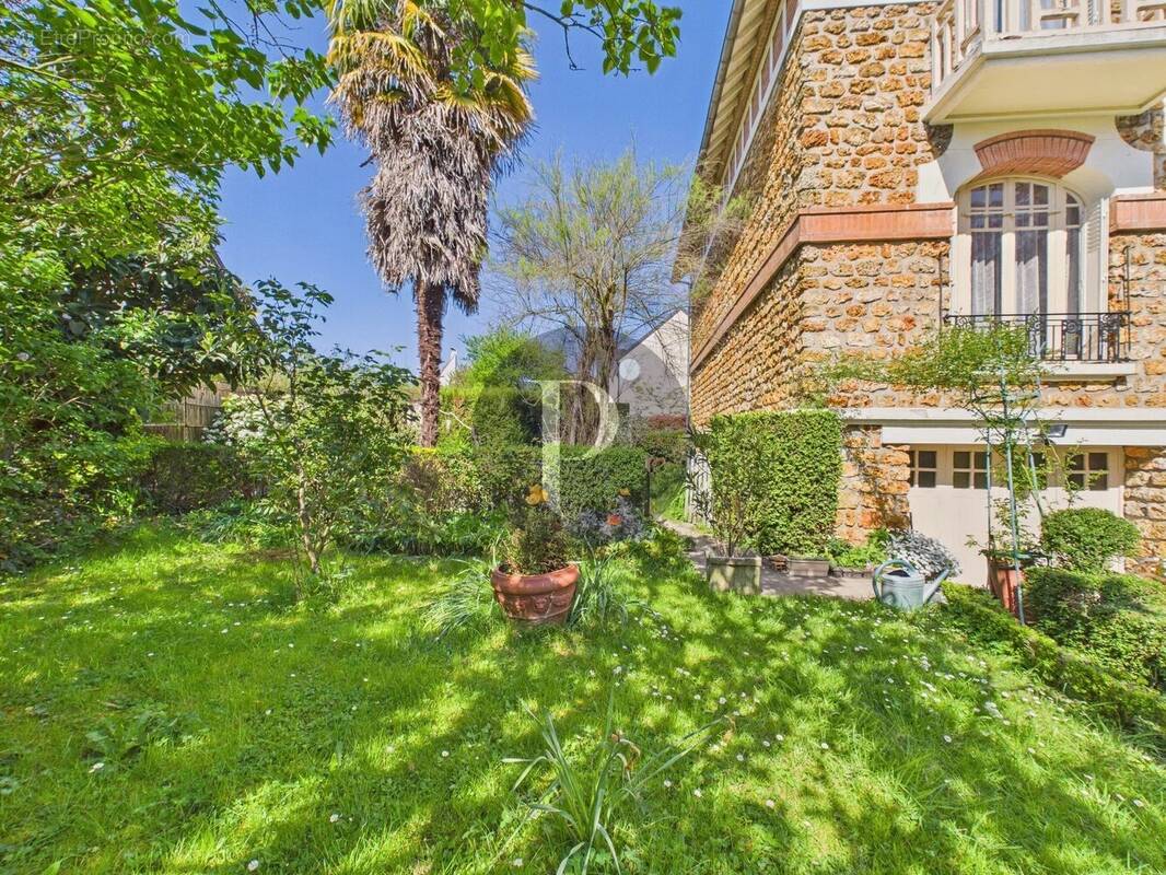 Maison à VERRIERES-LE-BUISSON