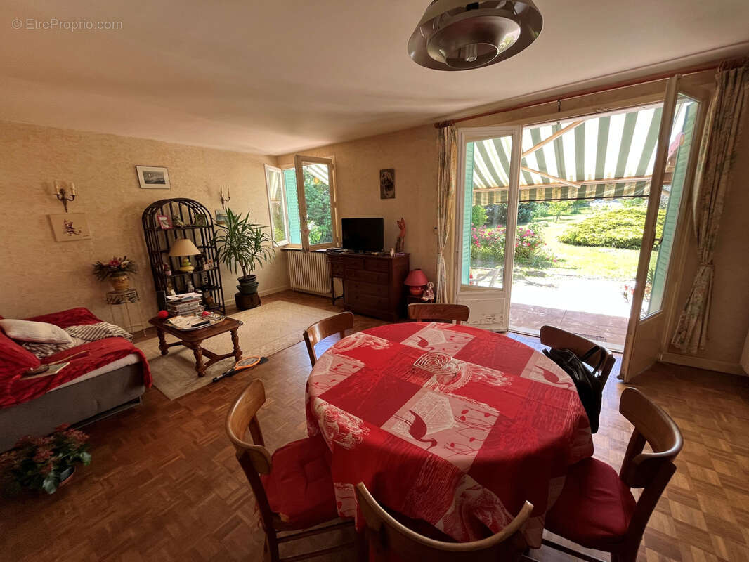 Maison à CUISERY