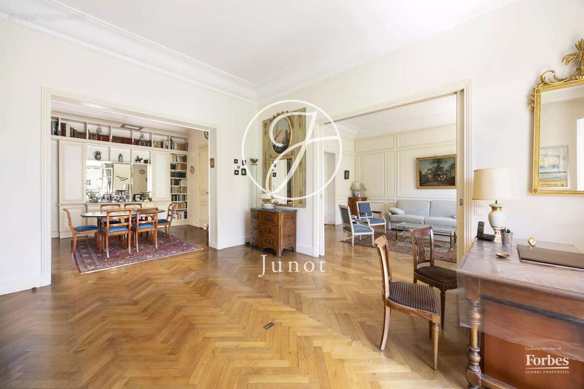 Appartement à PARIS-7E