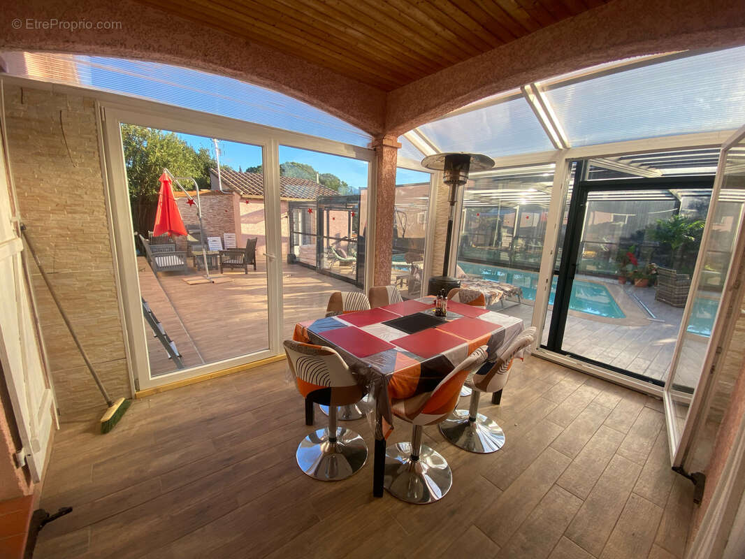 Villa de plain-pied avec piscine chauffée, pool house et prestations haut de gamme - photo 10
