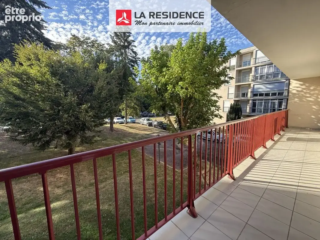Appartement 4 pièces 79 m² à vendre à Velizy-Villacoublay (78140) - photo 2