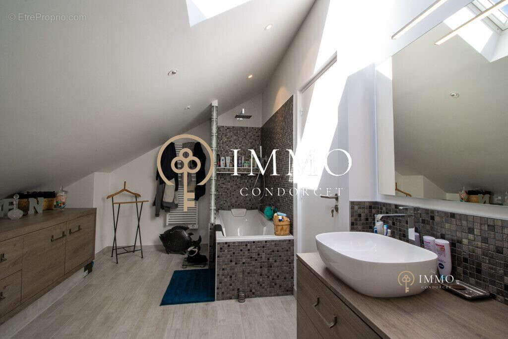 Maison à L'HAY-LES-ROSES