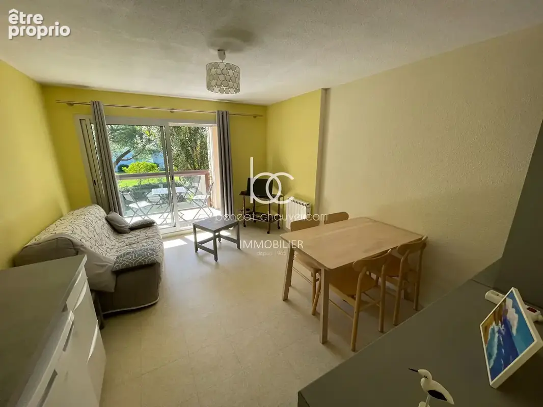 SARZEAU - Appartement 2 pièces proche plage et port, avec grand balcon et parking ! - photo 2