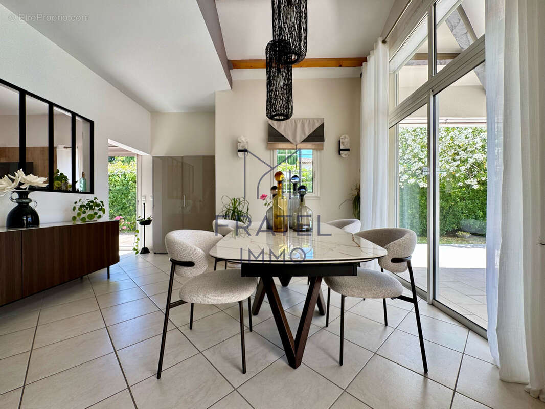 Élégante villa d'architecte T5 de 169 m2 avec piscine - photo 7