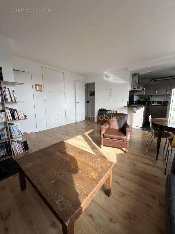 CALUIRE-ET-CUIRE – Appartement traversant avec vue panoramique exceptionnelle ! - photo 4
