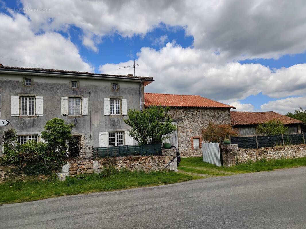 Maison à CHERONNAC