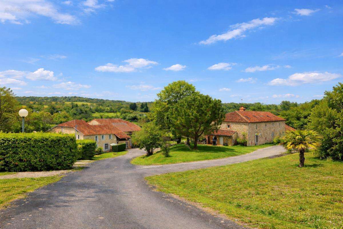 Maison à AVAILLES-LIMOUZINE